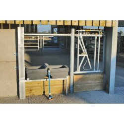 Abreuvoir Polybac 72 M double avec rebord intérieur et support de f...